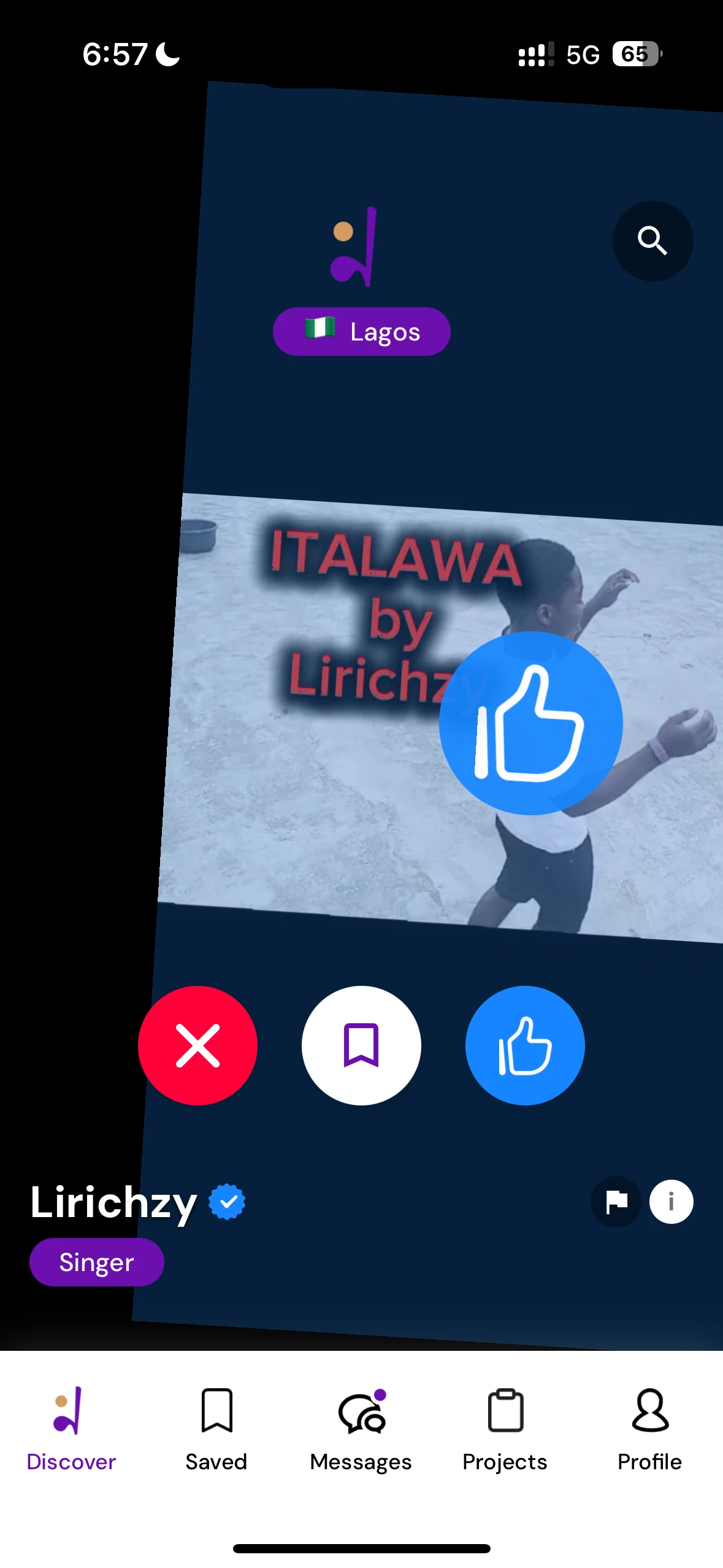 The iDiscovr Discover feed on a phone: a card for a singer based in Lagos, with a video thumbnail, pass, save and like buttons, and a bottom tab bar with Discover, Saved, Messages, Projects and Profile.